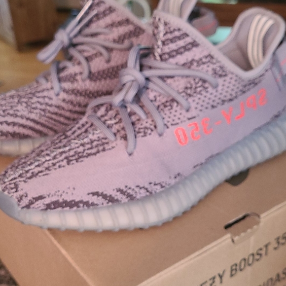 Yeezy Boost 350 V2 - Picture 2 of 5